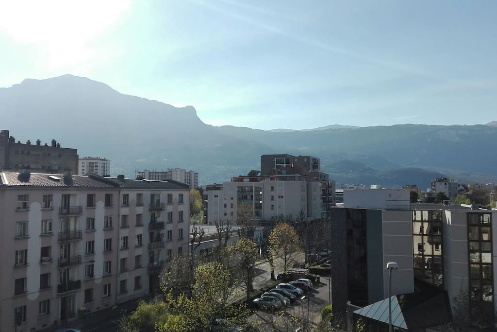 La vue depuis le balcon. Moins loin en vrai : le Vercors