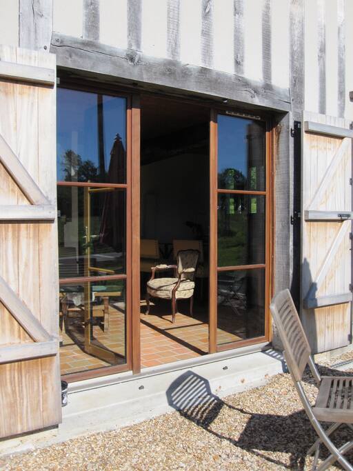 l'entrée du salon par la terrasse