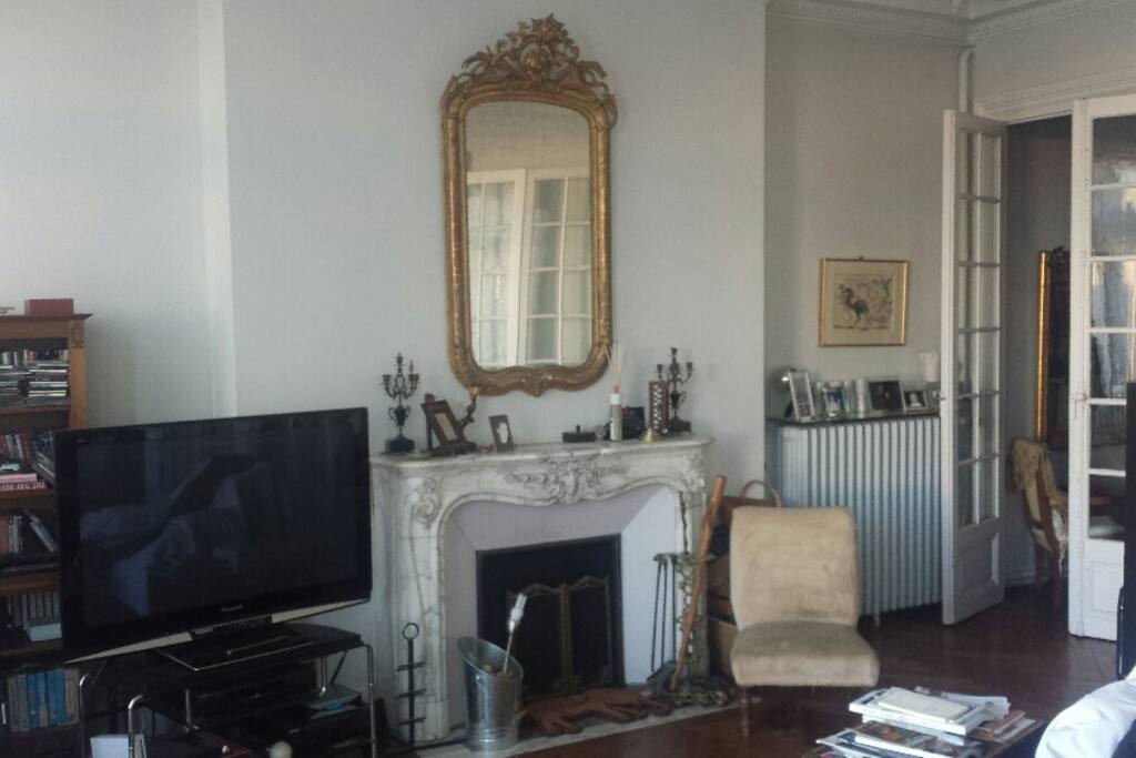salon attenant a la salle a manger (35 m²)