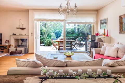 Kirki's Villa: Right in the heart of Saronida