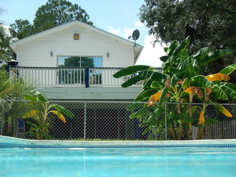 Neptune's Poolside Retreat-Neptunes Poolside Retreat
