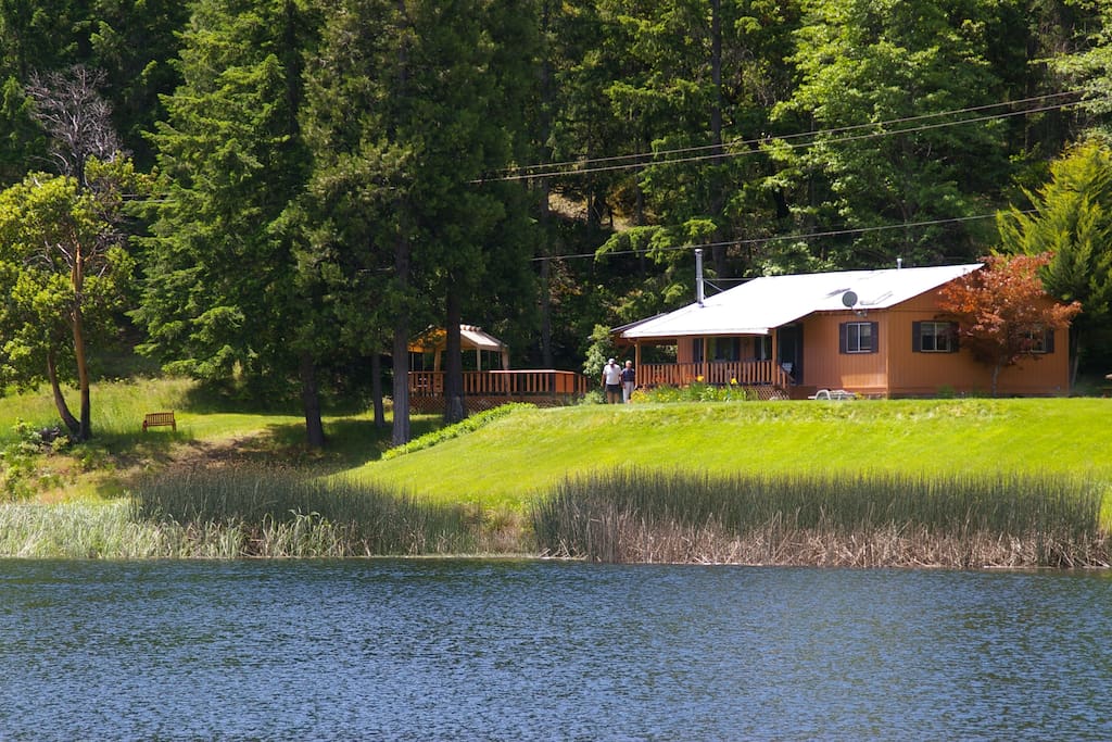 Cattail Cabin on SkyCrest Lake