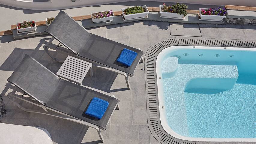 Villa Dakoronia•Stunning caldera view Private Pool gallery image 3