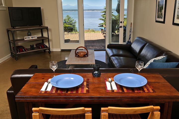 Suite on the Sound--Whidbey Hot Tub Getaway
