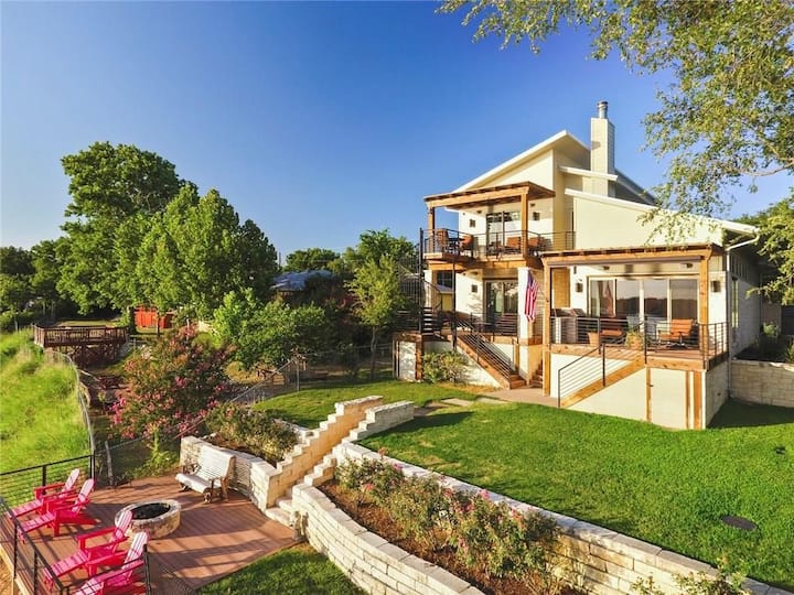 Luxury Lakehouse on Lake Whitney Houses for Rent in Clifton, Texas