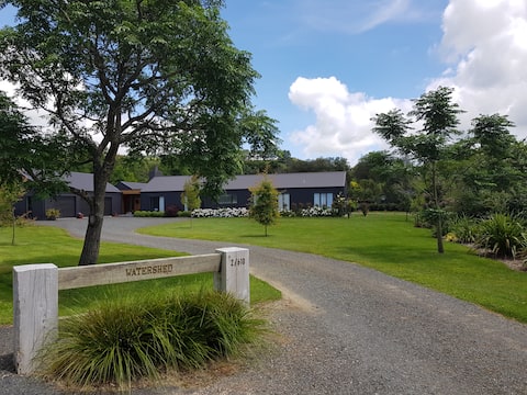 Popular Airbnb listing: Watershed - Lake Karapiro in Waipa District East