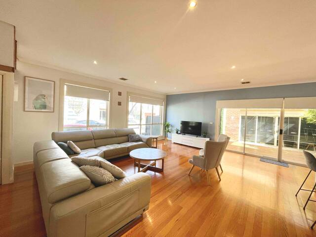 Waterside Place – Upscale River Precinct gallery image 2