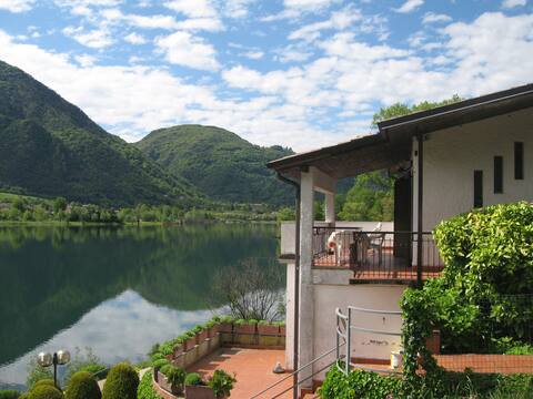 Two-bedroom lakefront house