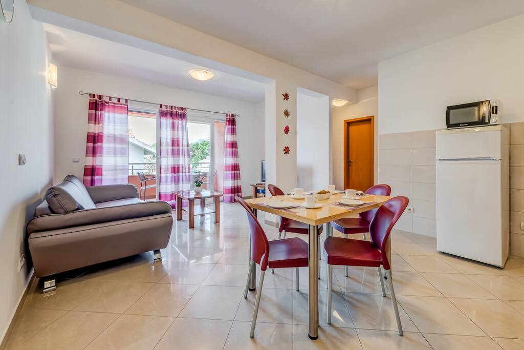 open living area from the main entrance