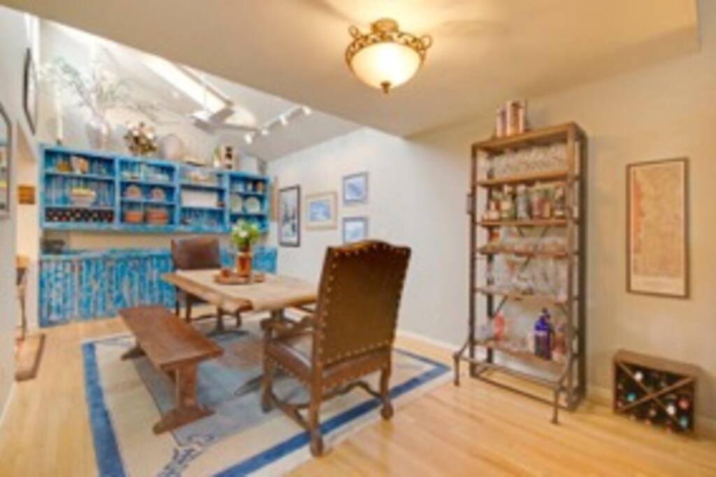 Seats 10 at Dining Room table with fan
and vaulted ceilings