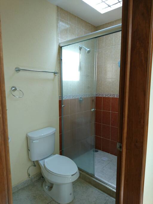 baño completo compartido