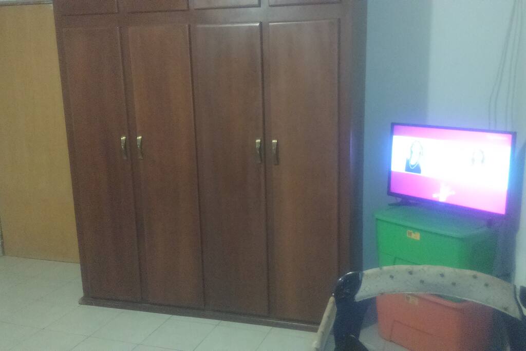 Amplio guardarropa tv Led HD