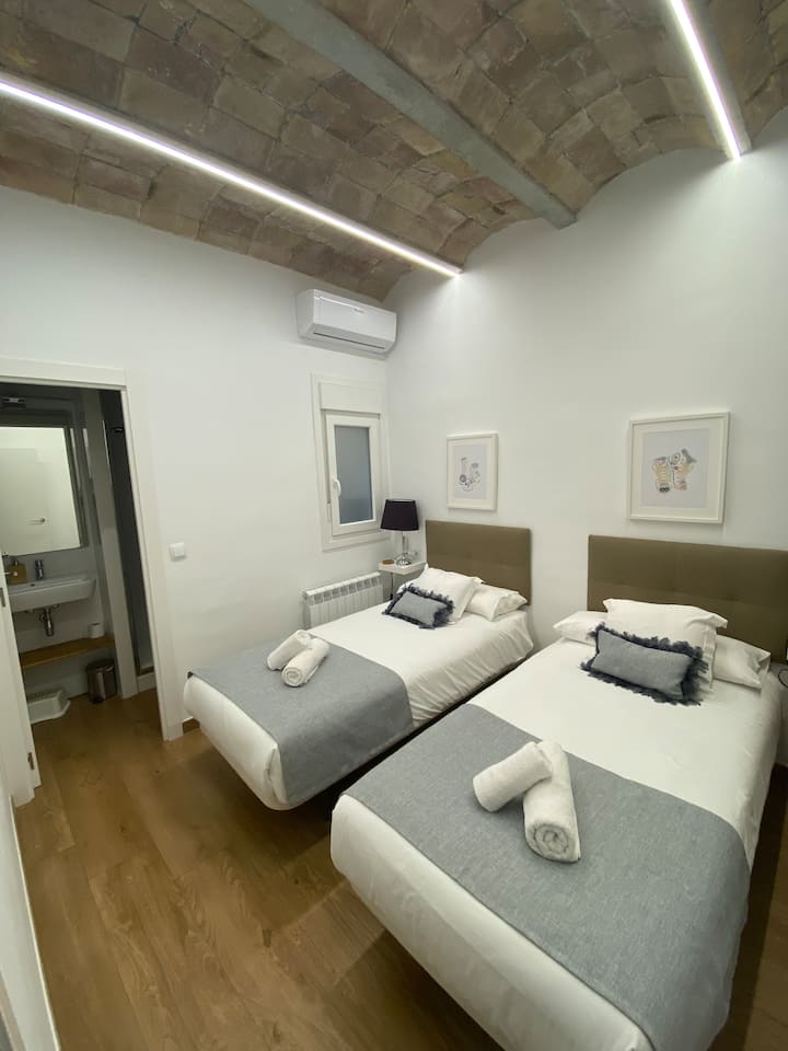 Ორადგილიანი ნომერი სააბაზანოთი 2