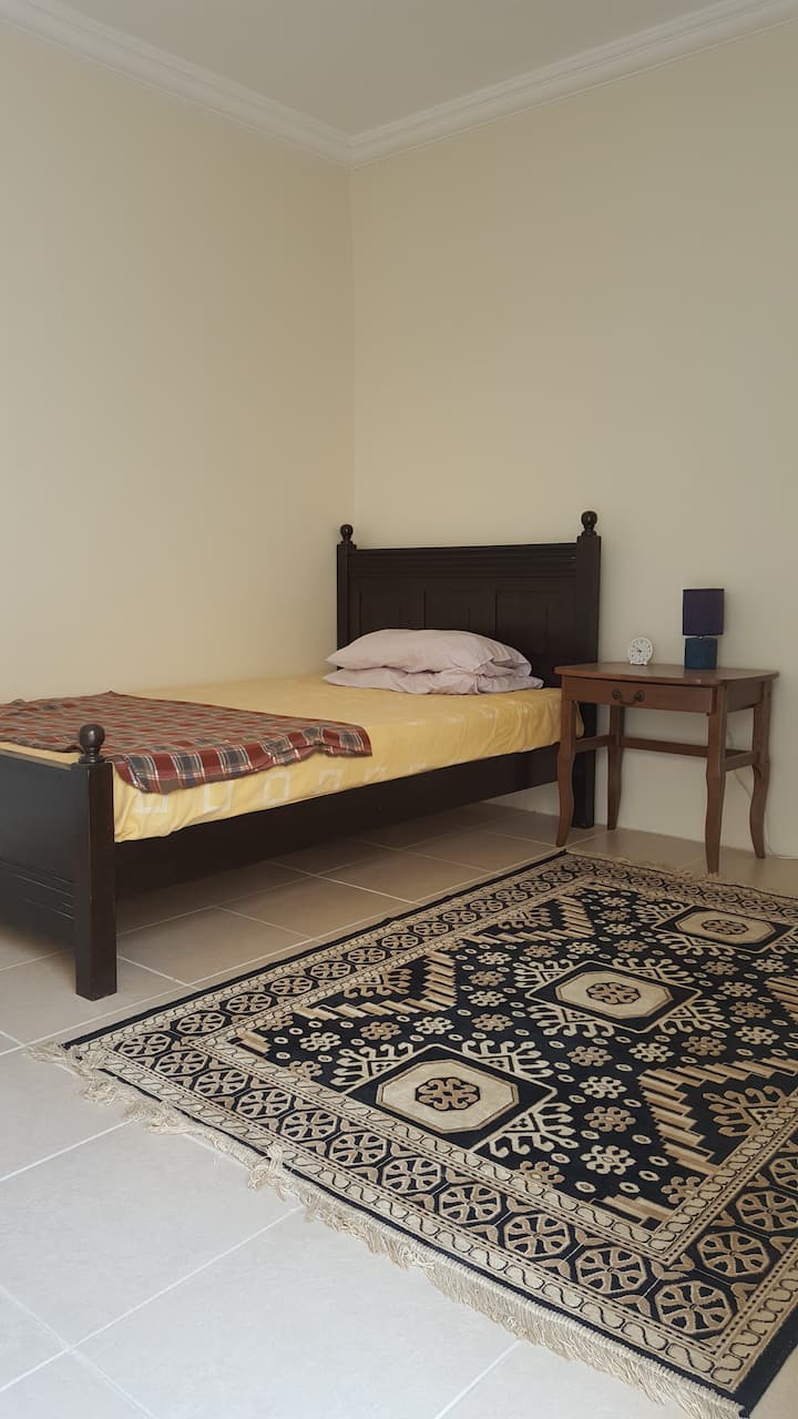 Cozy standalone single bedroom en-suite