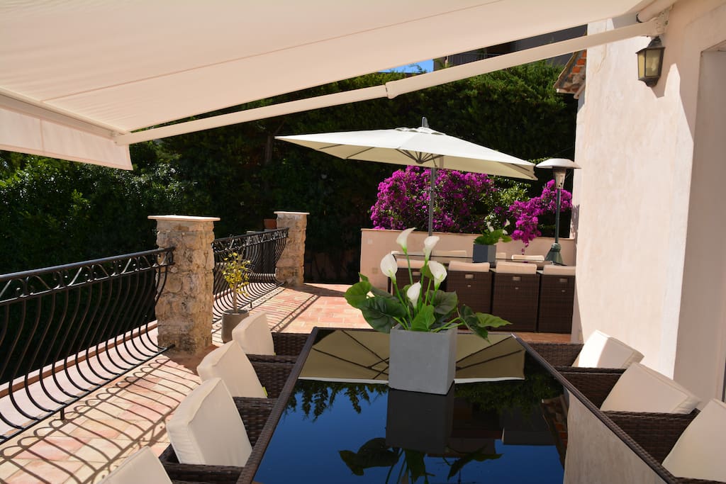 Terrasse ensoleillée ou sous la tente