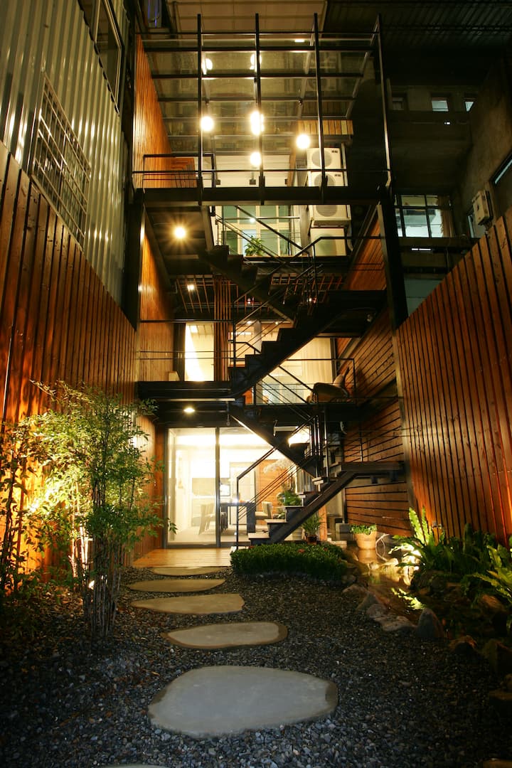 "2F Package Special Offer" Sun Moon Lake Travel Lodge, 2 minutes walk to Shui She Pier, a quality…