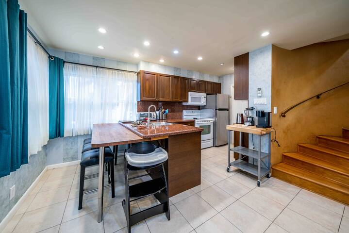 Beachfront 2 Story/3BRM/3BA/2 O. View Ter./Parking gallery image 4