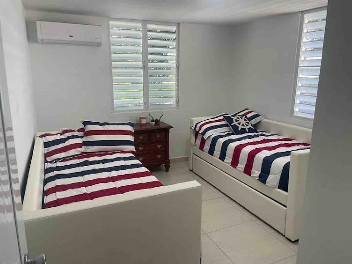 Tercer dormitorio, 2 camas individuales y 1 cama nido. 