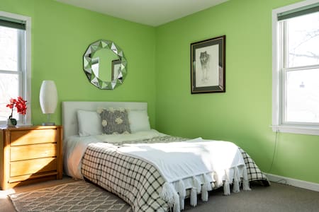 Clean & light oazis near GE, Ellis