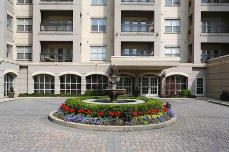 Midtown Luxury Condo/Free parking