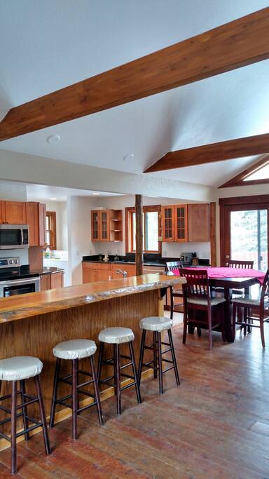 Kitchen & Dining