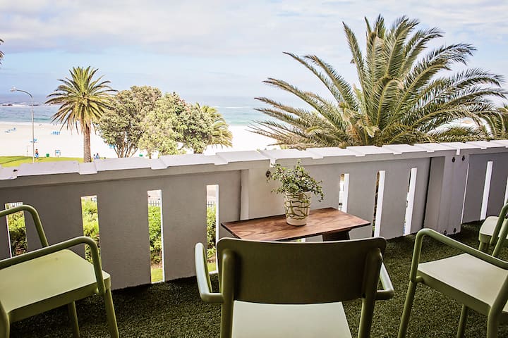 Beachfront Art Deco Apartment