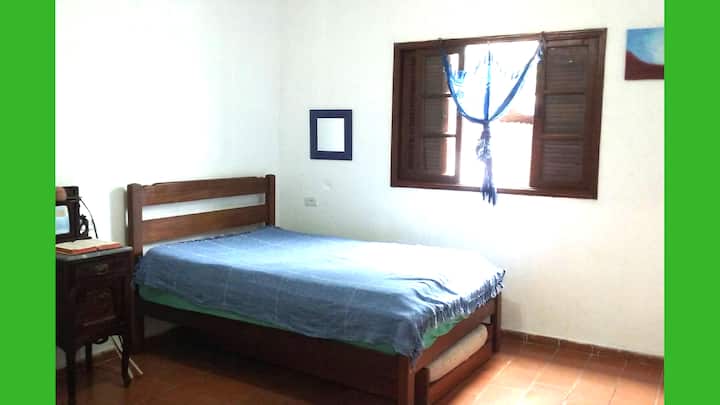 chumba cha kulala 1, kitanda cha watu wawili na kitanda kimoja
