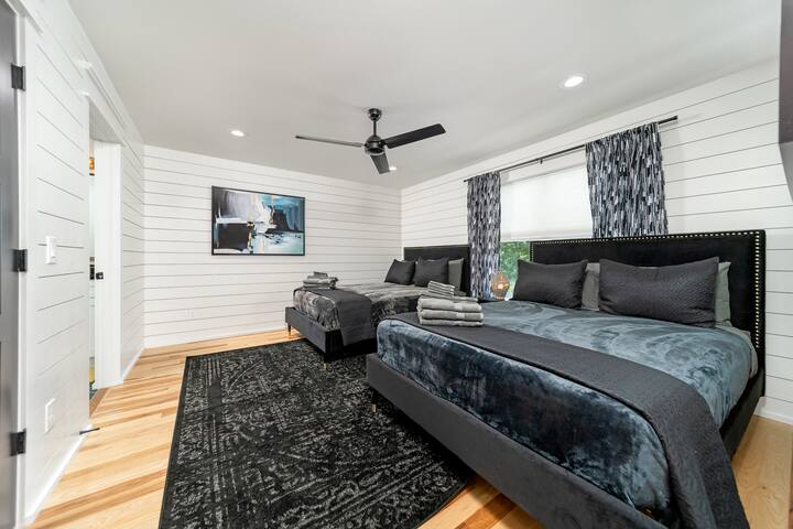 City Hideaway with Stunning Rooftop Escape #2 gallery image 4