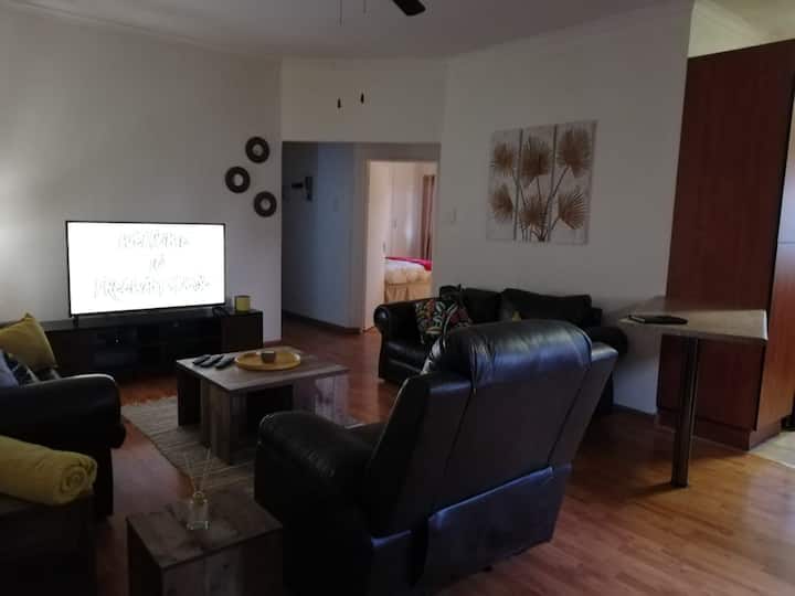 Freeway House  Secure Area & Perfect To Relax - Boksburg
