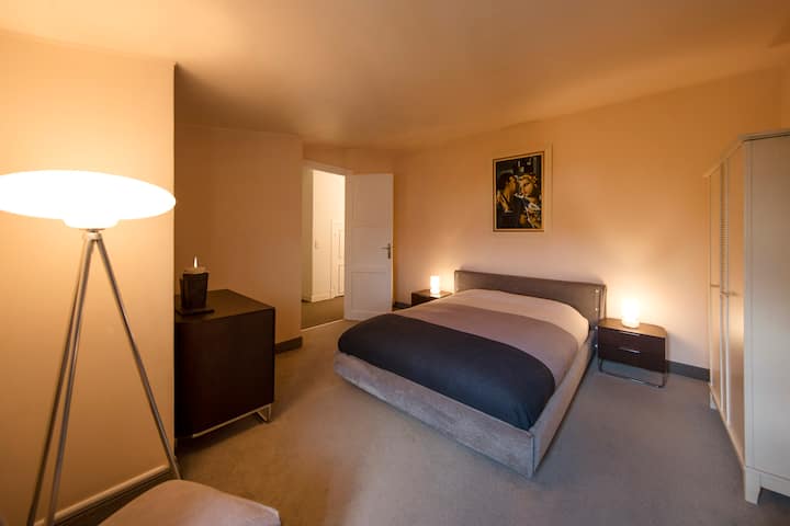  Sovrum med dubbelsäng (3) övervåning 