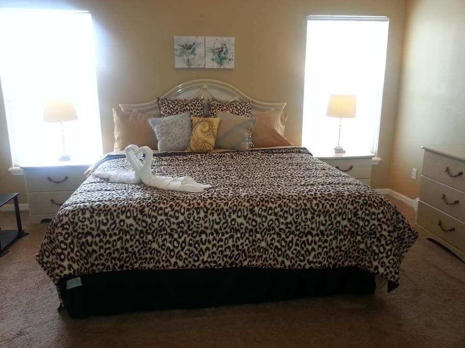 Master bedroom with king size bed and 32" TV. It has pool and lake view