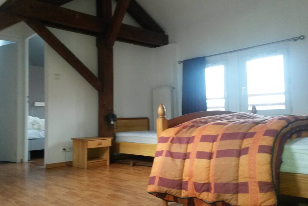 Une chambre en mezzanine.