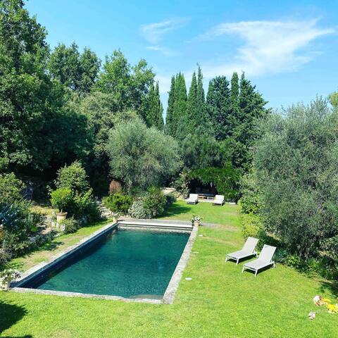 Charming 18th century sheepfold with swimming pool and pétanque