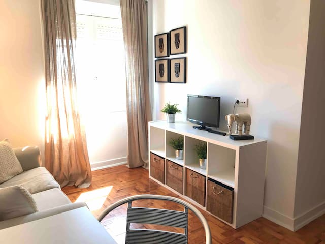 Apartamento T1 c/ Terraço Renovado para 2 pessoas