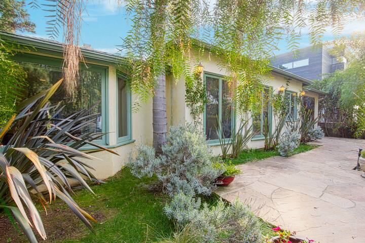 Great Family Home with Pool gallery image 2