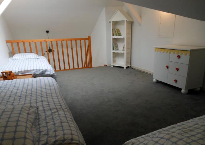 мецанин от спалня 4 с 3 легла 90 х 190