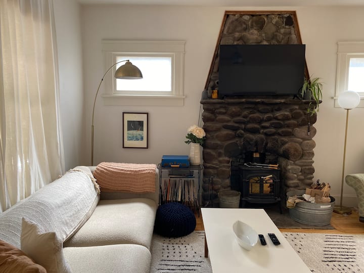 Cheerful Bungalow With Fireplace In Town - Phoenicia, NY