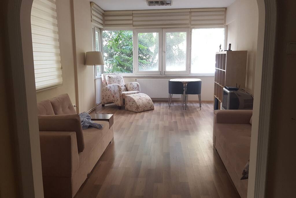 Main Living Room - Salon