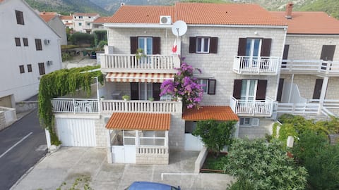 Top performing Airbnb: Two bedroom, two terrace apartment A3 in Općina Bol