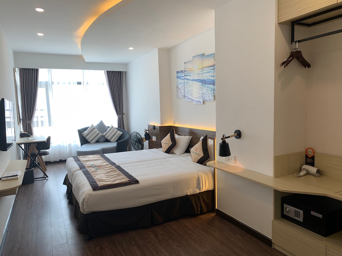 Radni prostor + krevet + kauč i ormar