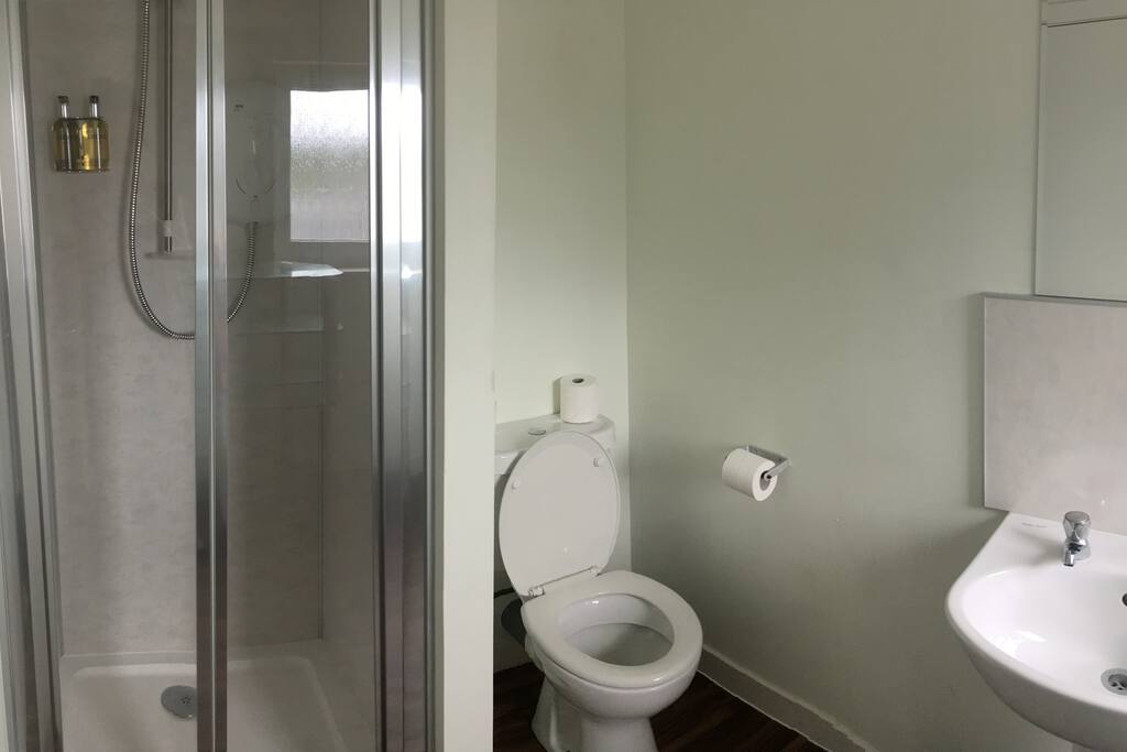 apartment 4 bathroom