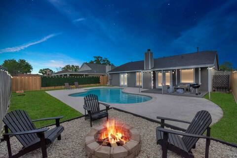 South Houston Getaway Oasis with Pool