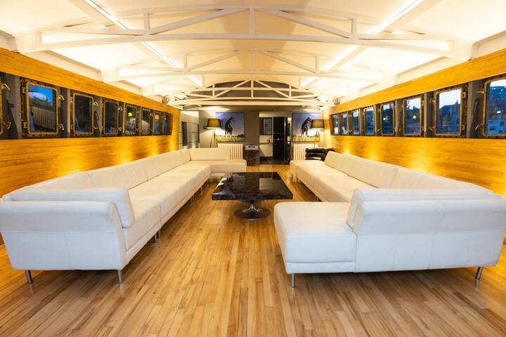 130ft Classic Yacht near Man Utd & Media City gallery image 2