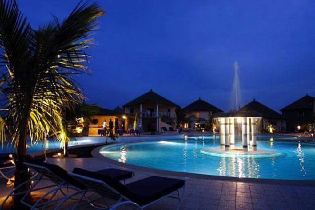 Piscine éclairée