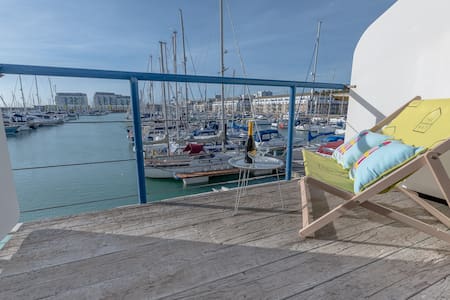 THE HARBOUR HUT Sea View Sunsets with GIN BAR