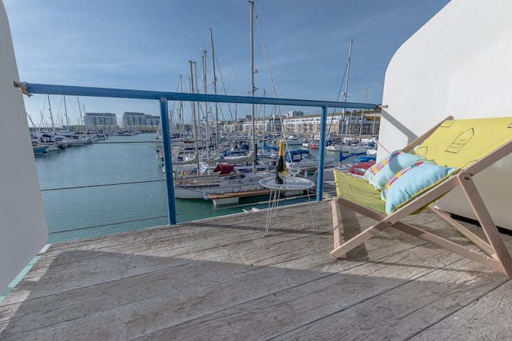 THE HARBOUR HUT Sea View Sunsets with GIN BAR