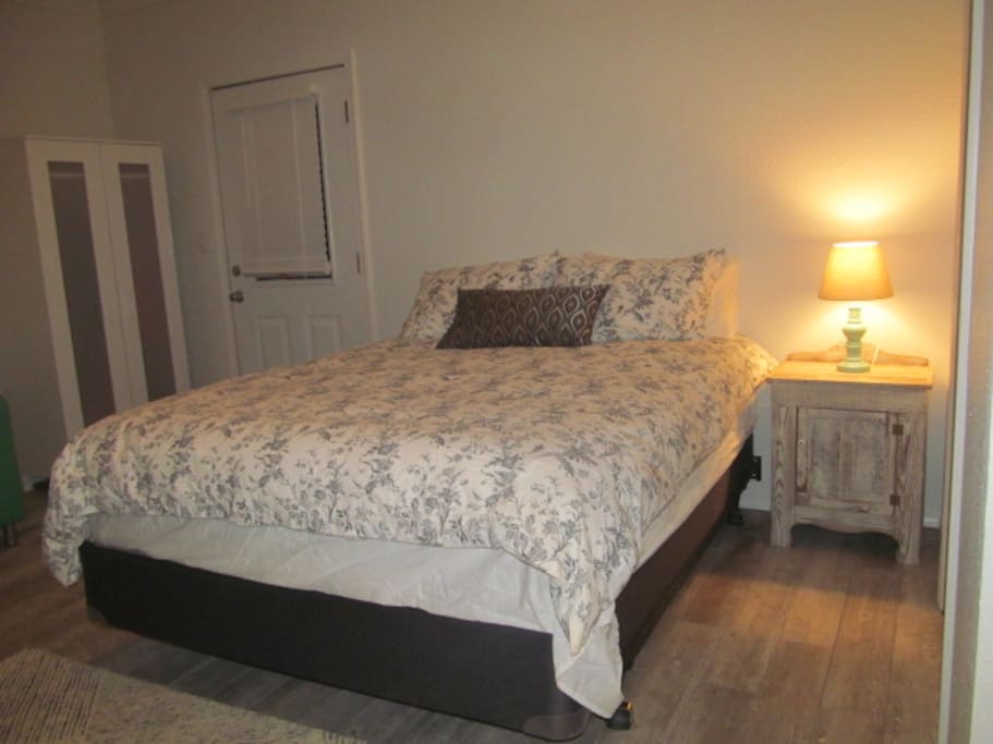 Queen bed