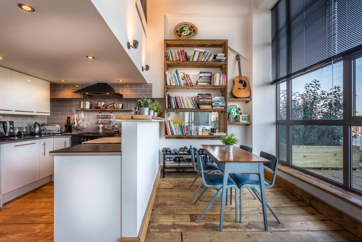 Stylish Duplex City Centre Apartment with Terrace