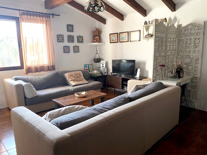 Living room with TV, board games, movies, series and music equipment