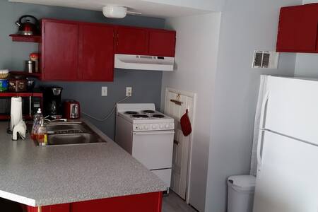 Walk to Main Street/Gondola